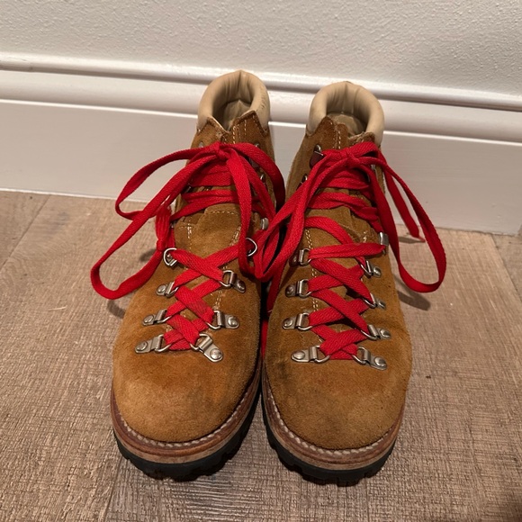 Montblanc Tan Boots with Red Laces - Picture 3 of 8